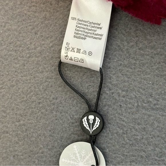 Fraas Plaid Cashmere Scarf - Picture 3 of 3